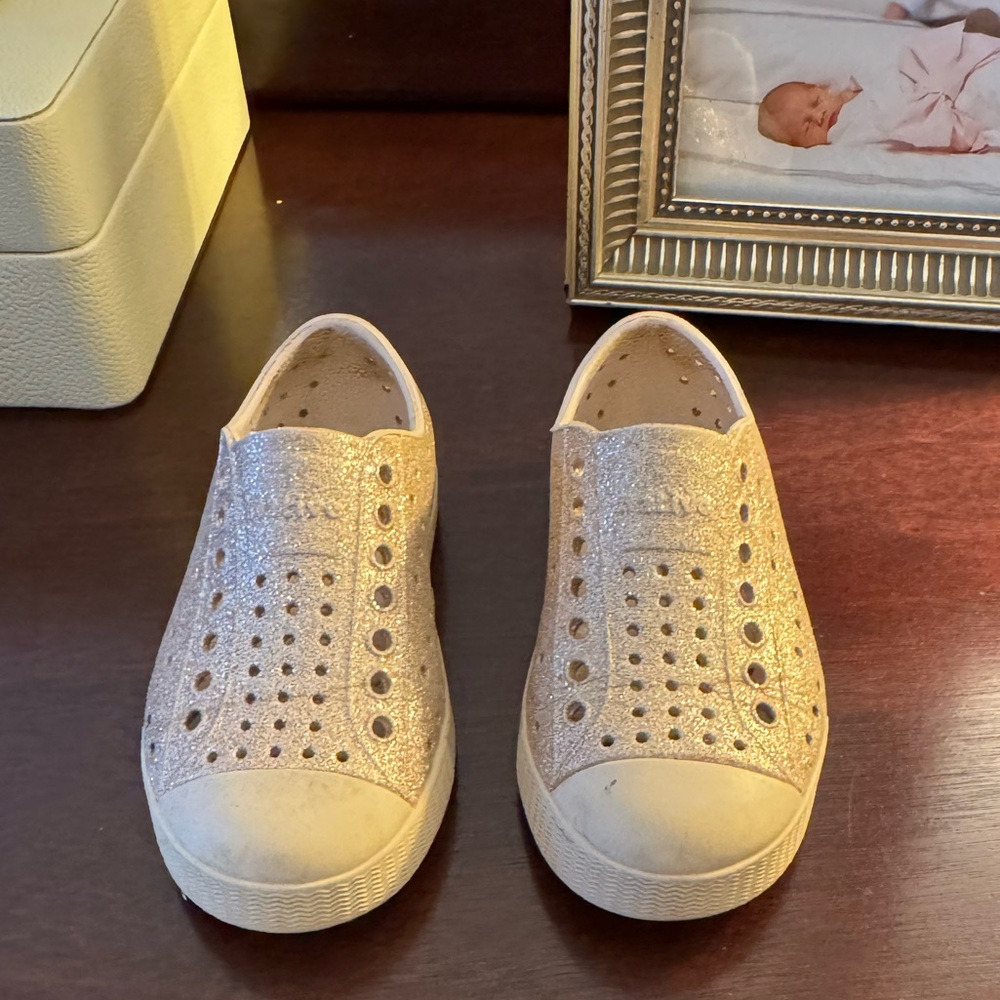 Kids gold sparkle natives